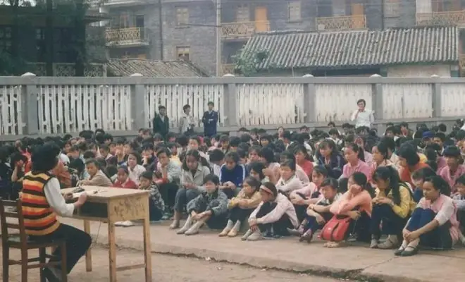 高中女同学当年给我塞了3年饭票，如今知她落魄，我主动找上了门